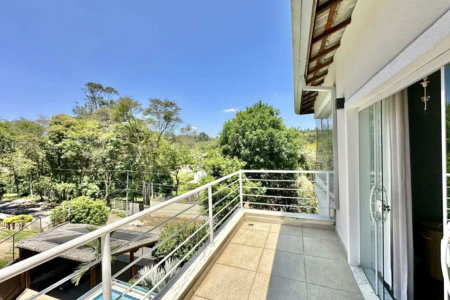 Casa à venda com 4 quartos, sendo 3 suítes,  no condomínio Vilarejo, Carapicuíba - SP