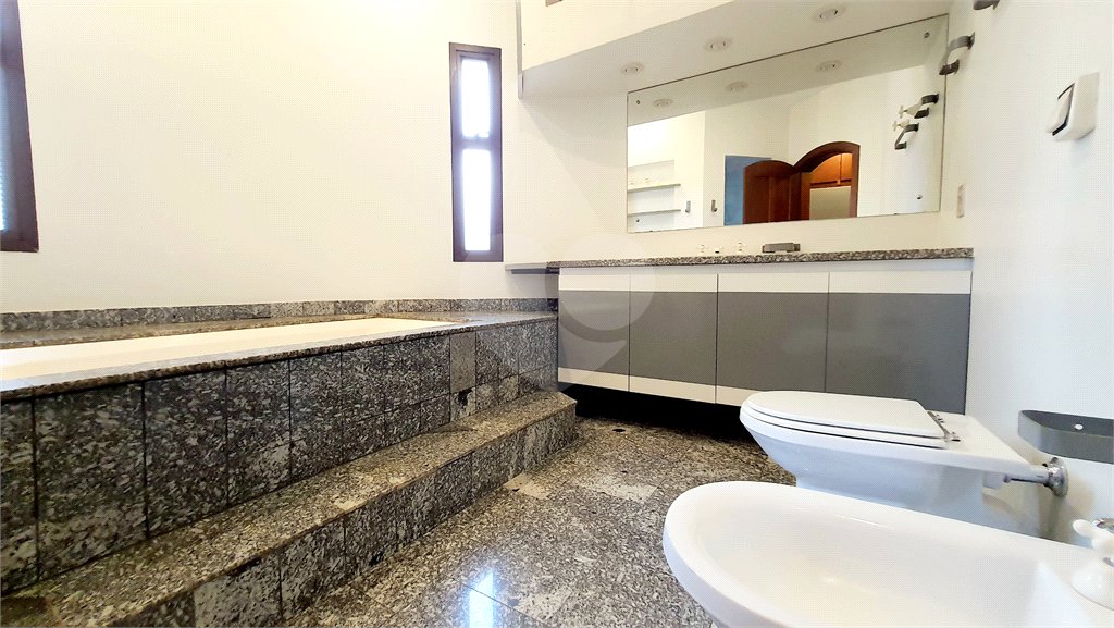 Apartamento à venda com 4 quartos, sendo 2 suítes,  em Vila Seixas, Ribeirão Preto, SP