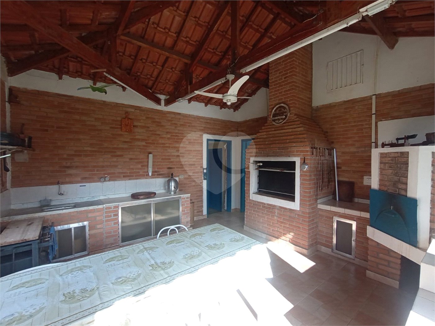 Chácara à venda com 6 quartos, sendo 1 suíte,  em Cercadinho, Alambari, SP