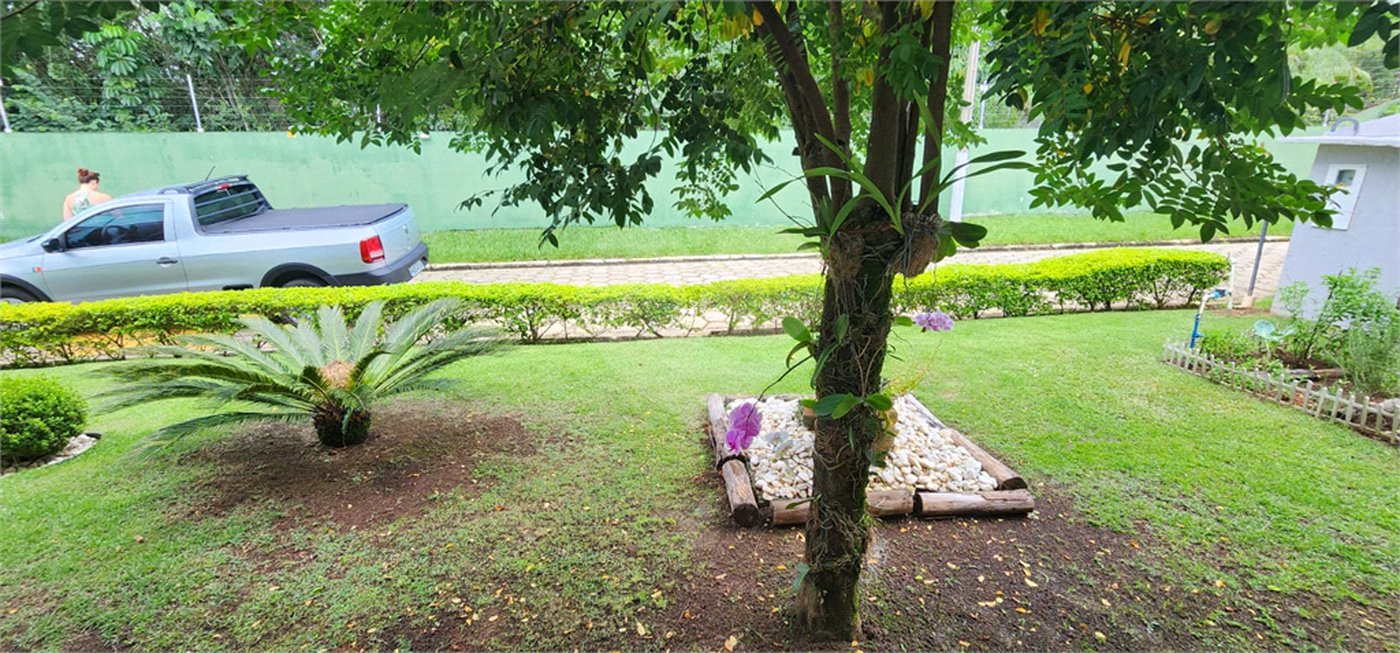 Casa à venda com 4 quartos, sendo 2 suítes, no condomínio Marinas, Bom Jesus dos Perdões - SP