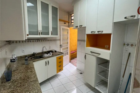 Sobrado à venda com 5 quartos, sendo 2 suítes, em Vila Universitária, São Paulo, SP