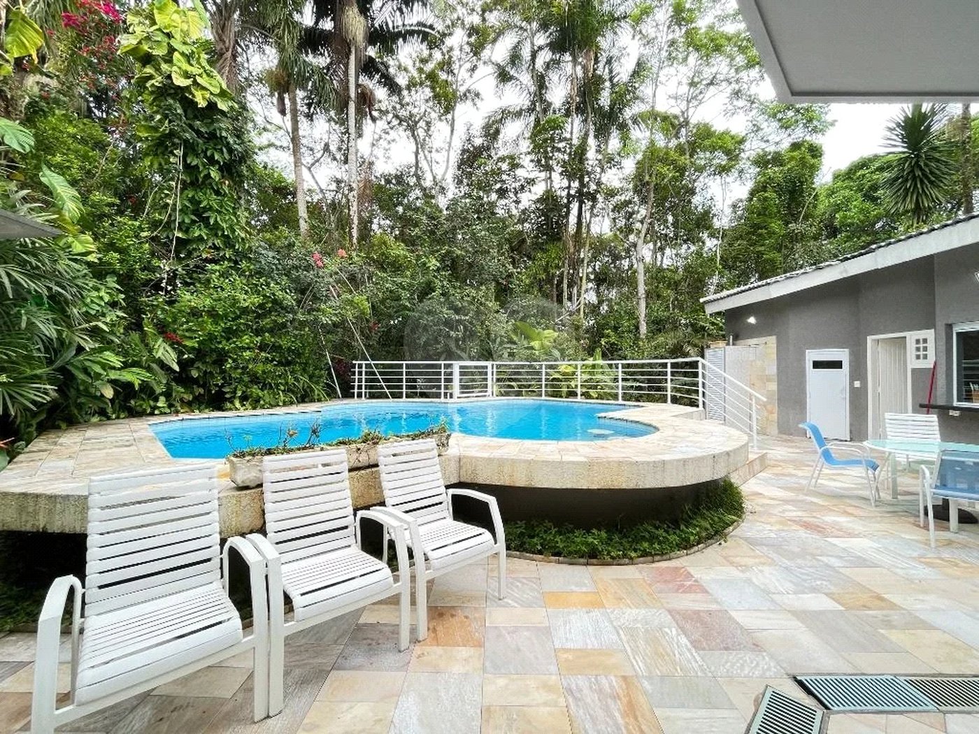 Casa à venda com 5 quartos, sendo 4 suítes, em Riviera de São Lourenço, Bertioga, SP