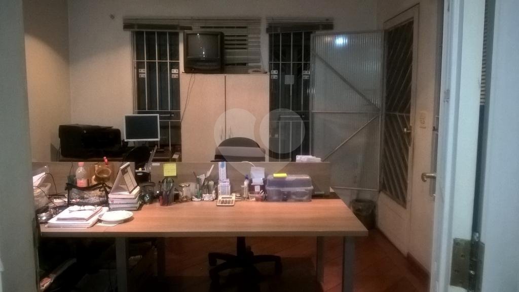 Sobrado à venda com 4 quartos, sendo 1 suíte, em Campo Belo, São Paulo, SP