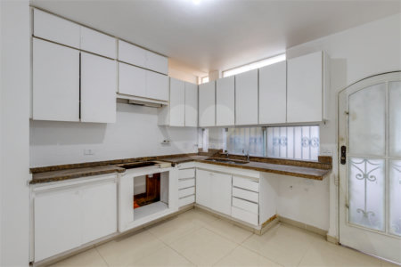 Sobrado à venda com 4 quartos, sendo 2 suítes, em Brooklin, São Paulo, SP