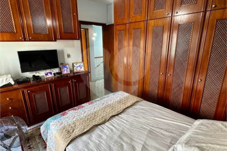 Sobrado à venda com 4 quartos, sendo 1 suíte,  em Vila Cleonice, São Paulo, SP