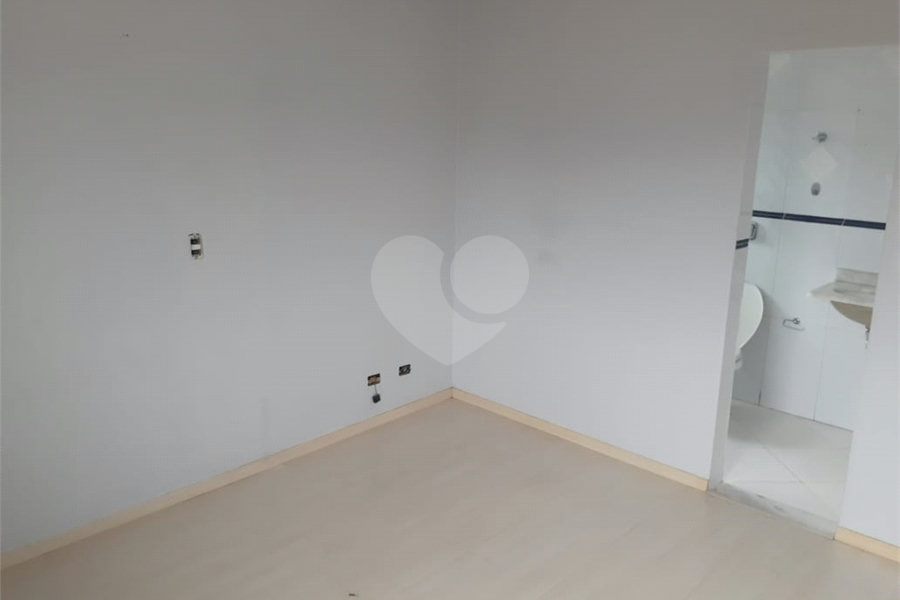 Sobrado à venda com 4 quartos, sendo 2 suítes, em Tremembé, São Paulo, SP
