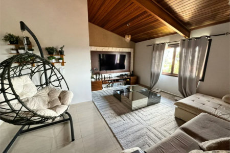 Casa à venda com 3 quartos, sendo 1 suíte, no condomínio Residencial Jardim das Flores 1510, Cotia - SP