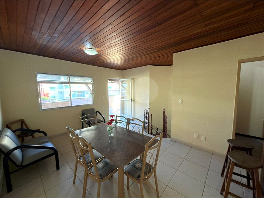 Cobertura à venda com 4 quartos, sendo 2 suítes,  em Braga, Cabo Frio, RJ