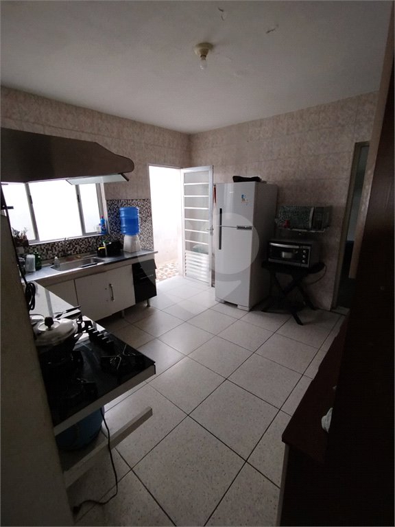 Casa à venda com 2 quartos, sendo 1 suíte,  em Jardim Layr, Mogi das Cruzes, SP
