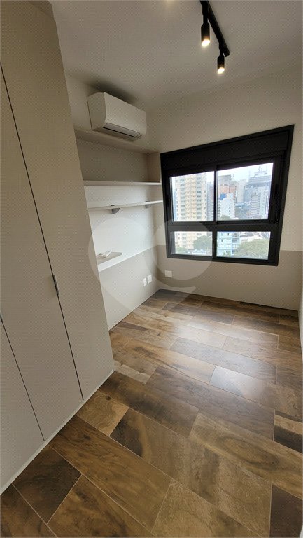 Apartamento de 2 quartos mobiliado à venda no Paraíso