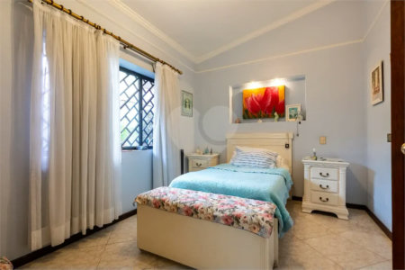 Casa a venda no Planalto Paulista, 2 suítes, 4 vagas, 230 m², quintal e localização privilegiada