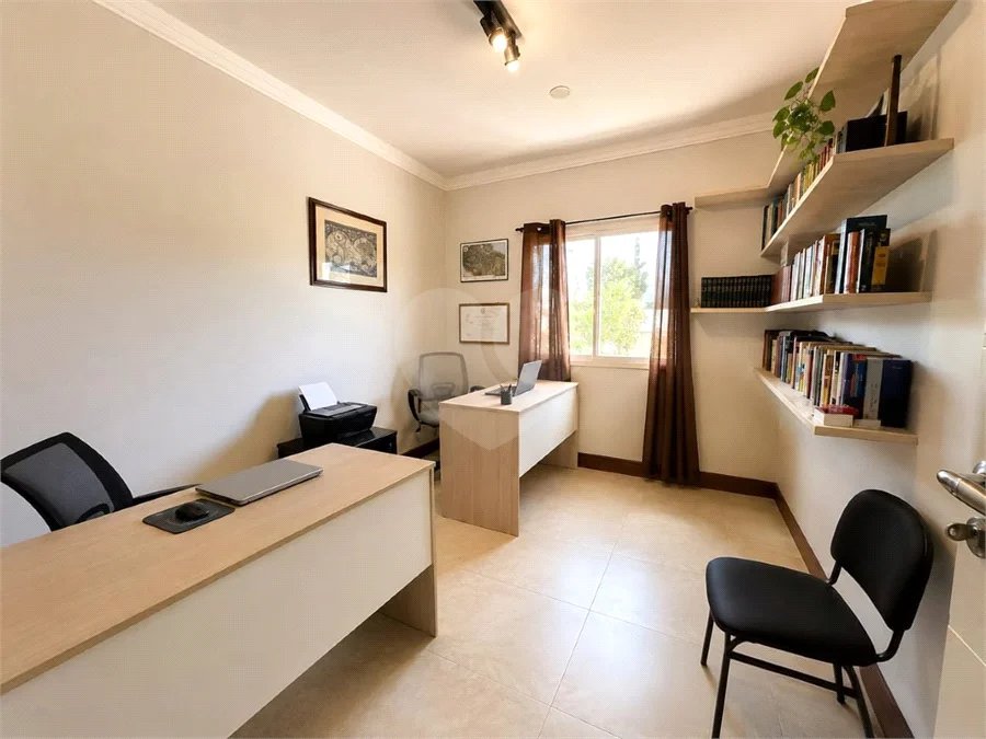 Casa à venda com 3 suítes no condomínio Recanto dos Paturis, Vinhedo - SP