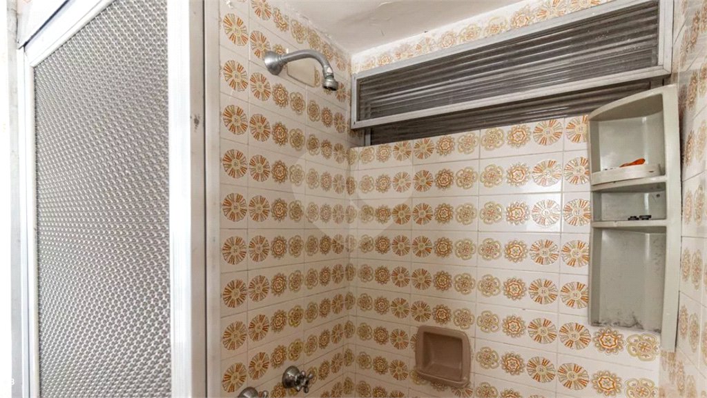 Este elegante apartamento em Higienópolis oferece 224m² de área muito bem distribuída, perfeito para quem valoriza conforto