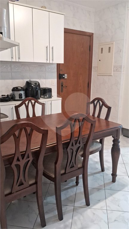 Apartamento a venda na Aclimação com 4 dormitórios e 2 vagas.