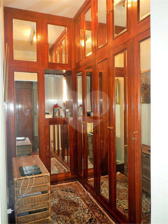 Apto na Vila Mariana c/270m2 - 4 Quartos/3 Suítes/5 Vagas de garagem - metrô Santa Cruz