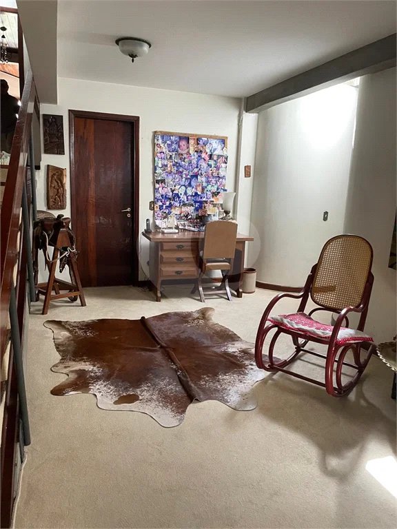 Casa à venda, 742 m², com piscina, 5 suítes, em Embu das Artes