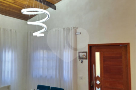 Casa à venda com 3 quartos, sendo 1 suíte,  em Vitória Régia, Atibaia, SP