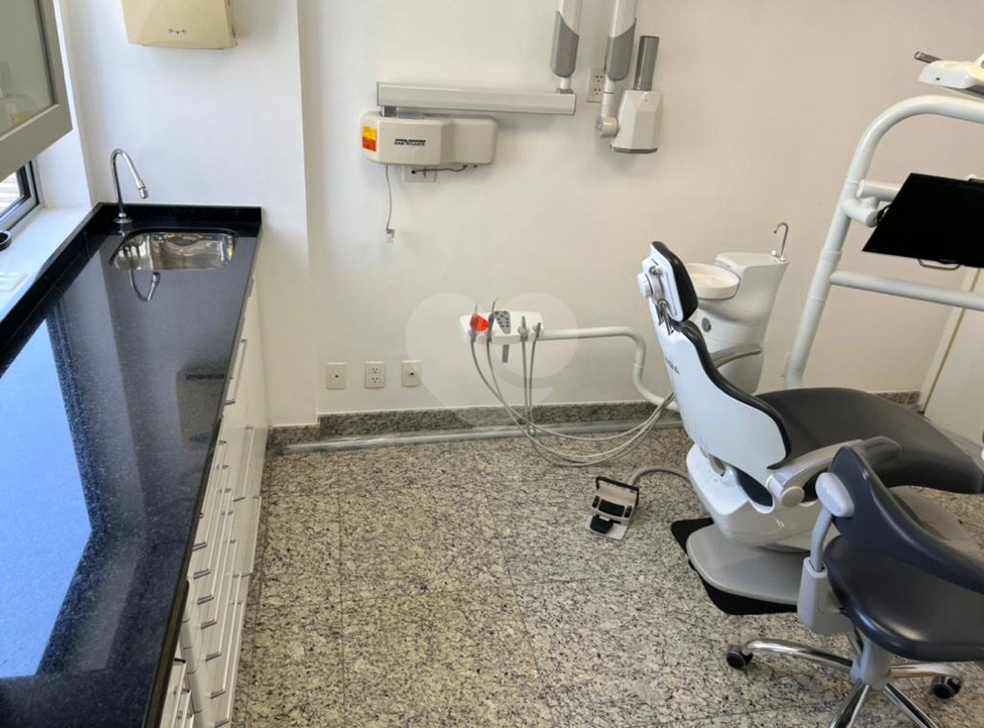 Sala Comercial ideal para clinicas e próximo ao metrô.
