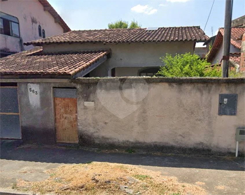 CASA LINEAR PRECISANDO DE REFORMA, 2 QUARTOS COM SUÍTE À VENDA, 121M² DE AREA CONSTRUIDA- CAMPO GRANDE