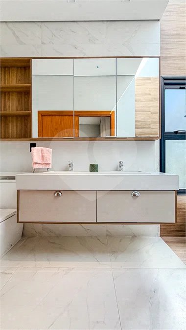 Indaiatuba - HOME DESIGN - Casa Térrea - Condomínio Paradiso - 420 m² de terreno - 307,19 m² de área construída - 3 suítes completas, sendo 1 master com closet planejado e banheira de imersão - Sala de TV reversível para 4ª suíte - Sala de estar ampla e varanda gourmet integrada - Cozinha com móve