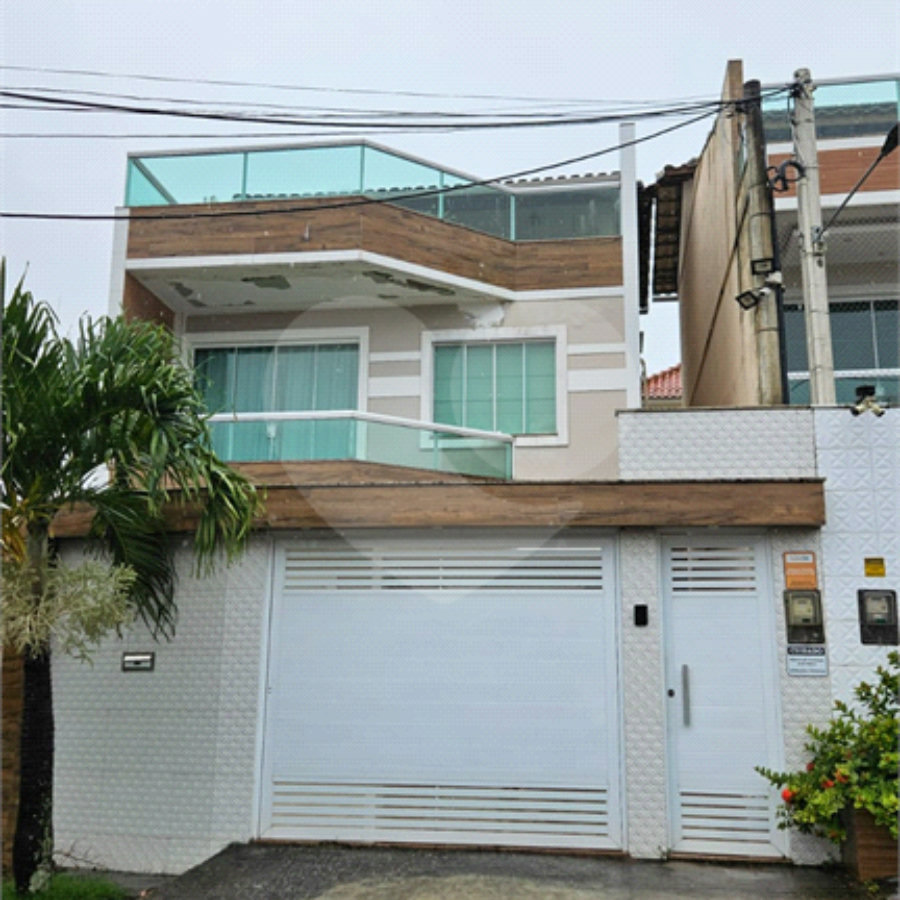 Casa triplex à venda no sub-bairro Pedra Angular no Bairro de Campo Grande – aceita proposta