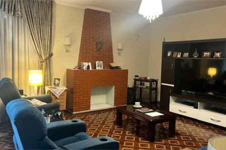 Procurando tranquilidade sem abrir mão da praticidade? Esta casa na Rua Diogo Ortiz oferece o equilíbrio perfeito.
