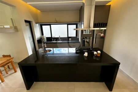 Casa de alto padrão para venda no condomínio Damha III.