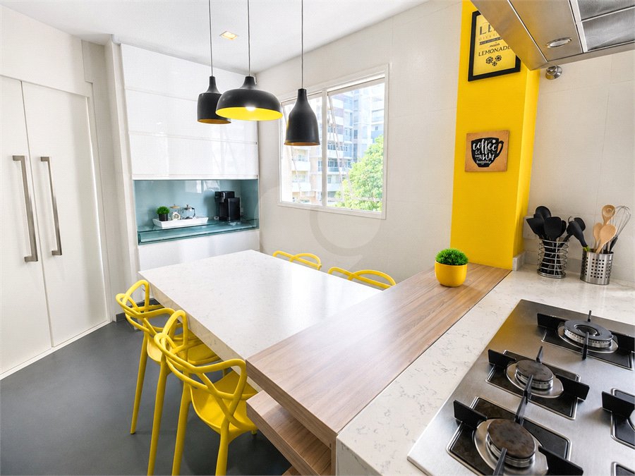 Apartamento reformado com 186 m² em Santa Cecília