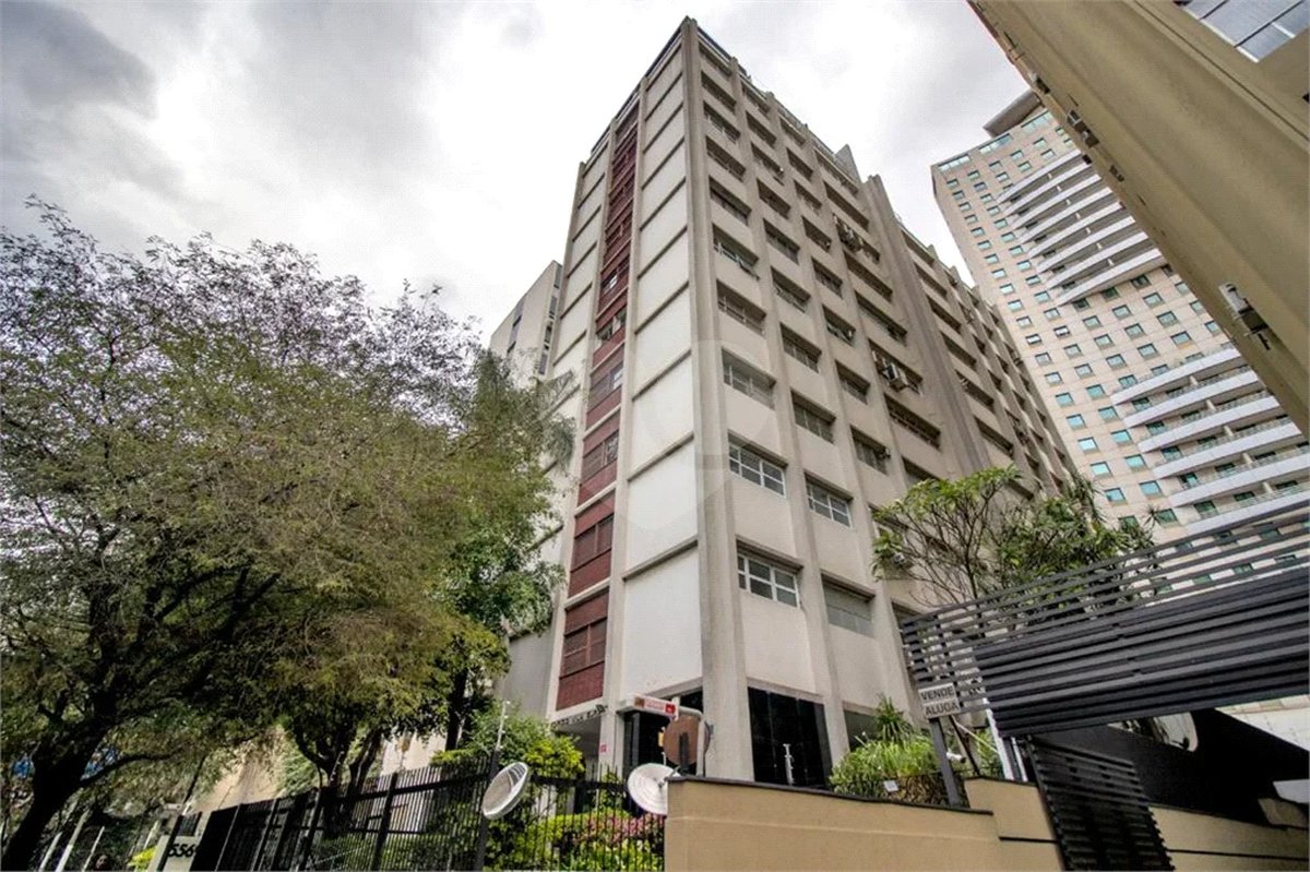 Cobertura Itaim 260 m2 , 3 suítes e 2 vagas de garagem