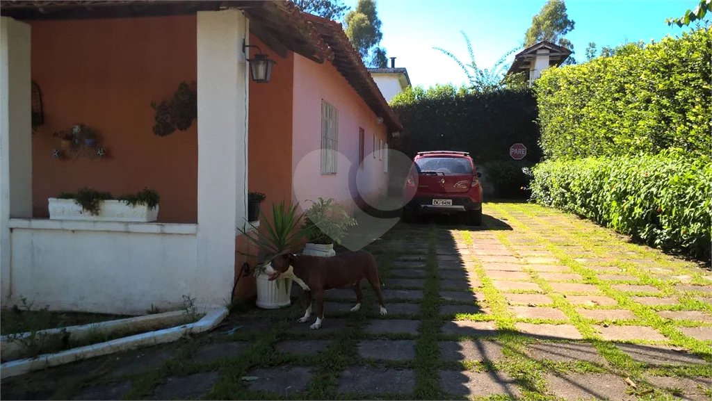 Sítio à venda em Santa Isabel com 2.700m² | Piscina | Casa de Caseiro | Excelente para lazer ou investimento