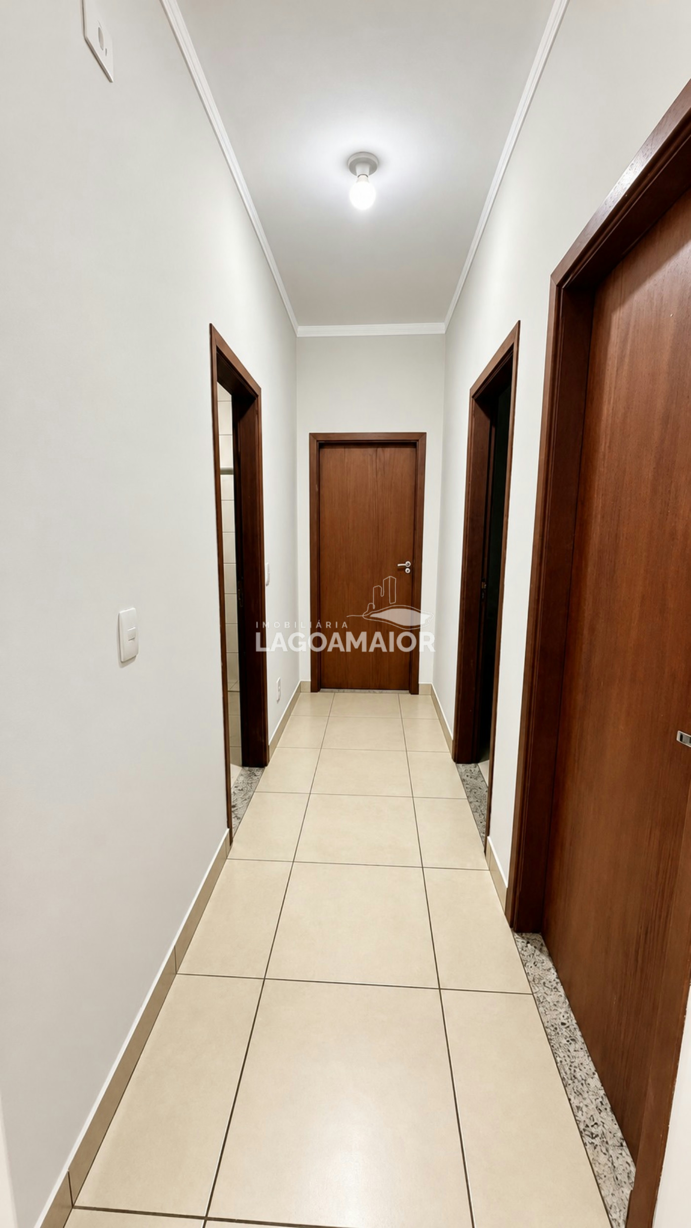 Casa para alugar com 3 quartos, sendo 1 suíte, no condomínio Recanto das Palmeiras, Três Lagoas - MS