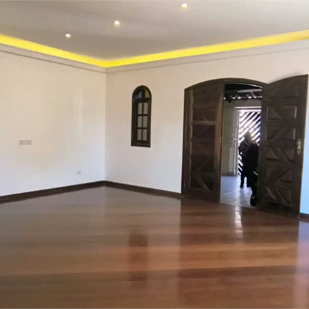 Casa à venda com 187m², 3 quartos, 2 suítes e 2 vagas de garagem próximo à USP