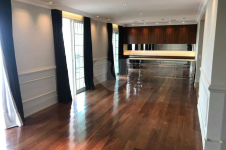 Apto 220 metros no Campo Belo. varanda, 5 vagas, 3 suítes. Visite
