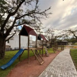 Terreno à venda no Condomínio Jardim Villa Sapezal, em Indaiatuba (Chácara Alvorada) — R$ 580.000,00 - Terreno com 360m² de área total (12x30), o terreno é plano e está localizado na entrada do condominio,O Jardim Villa Sapezal conta com infraestrutura completa, ruas largas e pavimentadas, portaria