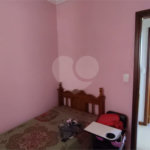 Vende-se apartamento de dois dormitórios no Edifício Marseille, no Centro de Piracicaba;