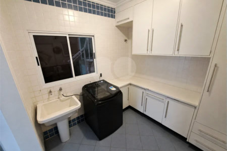 Casa à venda no Condomínio Estância Marambaia, Vinhedo | 3 suítes, piscina e terreno de 810 m²