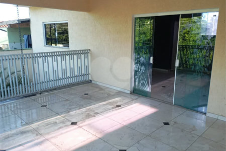 Sobrado 4 dormitórios, 2 suítes no Santa Felícia.