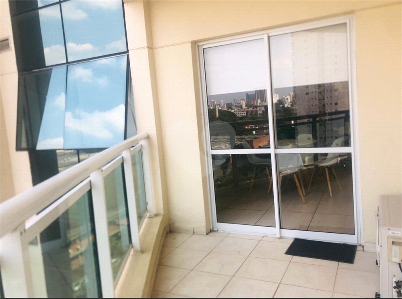 Otima sala comercial com sacada e uma vaga para auto no Nova América Office em Santo Amaro.