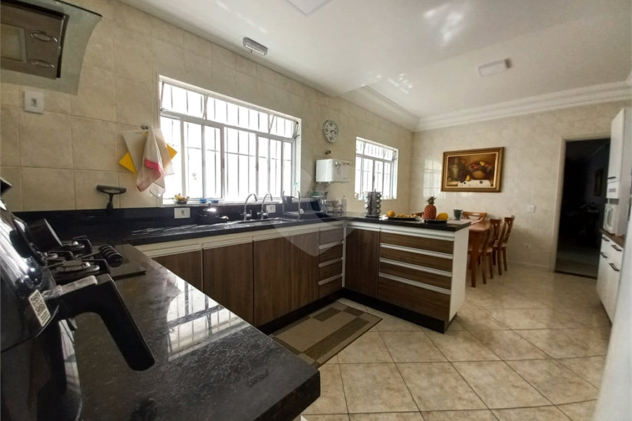 Sobrado Espaçoso na Vila Lúcia com 3 quartos/1 suíte área gourmet e 2 vagas de garagem