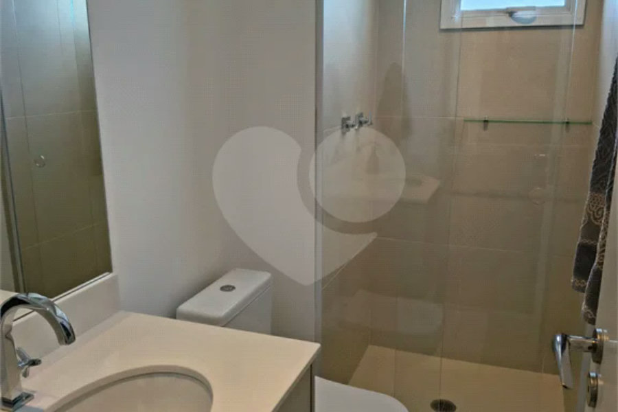 Apartamento com ar condicionado e varanda com churrasqueira semi novo, condominio entregue em 2024 com lazer completo.