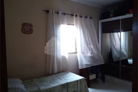 Casa Térrea com 3 dormitórios, sendo 1 suíte.