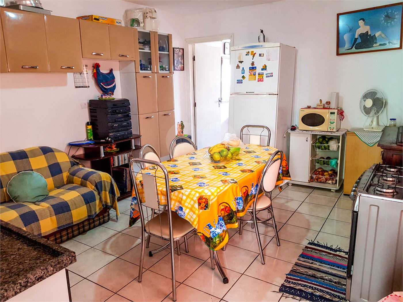 Sobrado para moradia de família grande ou para investidor.