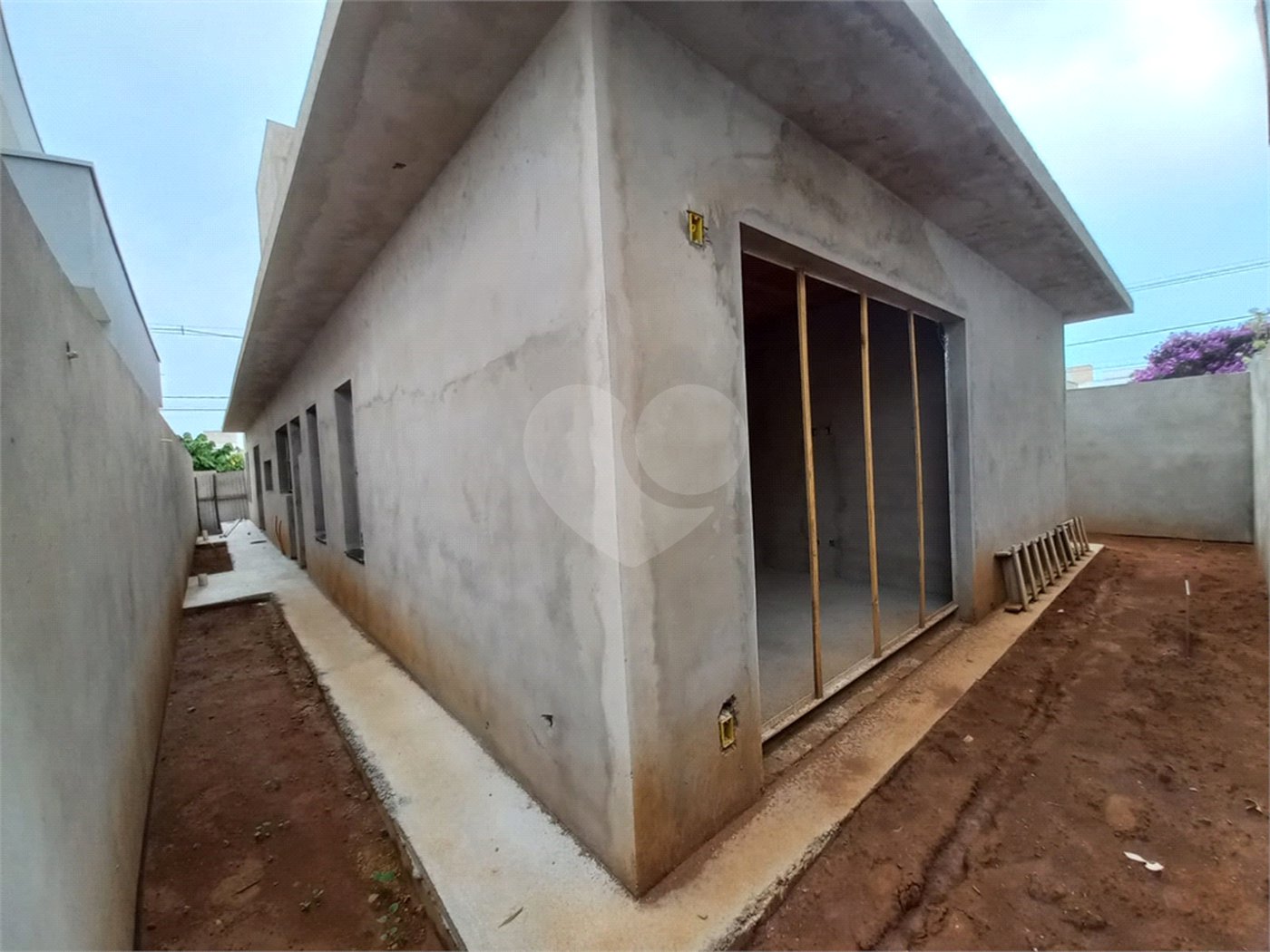 Casa Térrea no Condomínio Village Damha III.