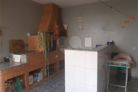Bela casa com boa localização no bairro Portal do Sol