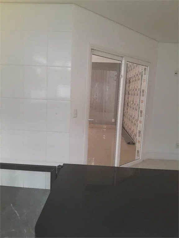 Casa à venda ou para alugar com 4 suítes em Chácaras São Carlos, Cotia, SP