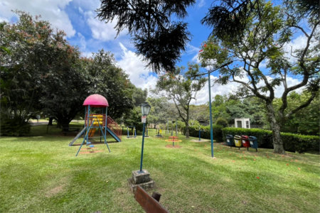 Terreno em condomínio fechado com 512 metros