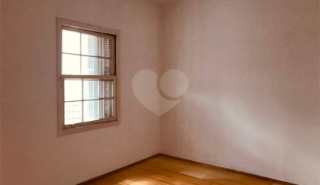 Casa à venda com 3 quartos, sendo 1 suíte, em Vila Mariana, São Paulo, SP