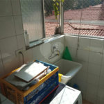 Lindo apartamento, muito bem conservado, com bom espaço interno.