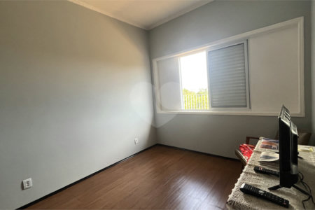 Casa Térrea com 3 dormitórios no Centro de Atibaia