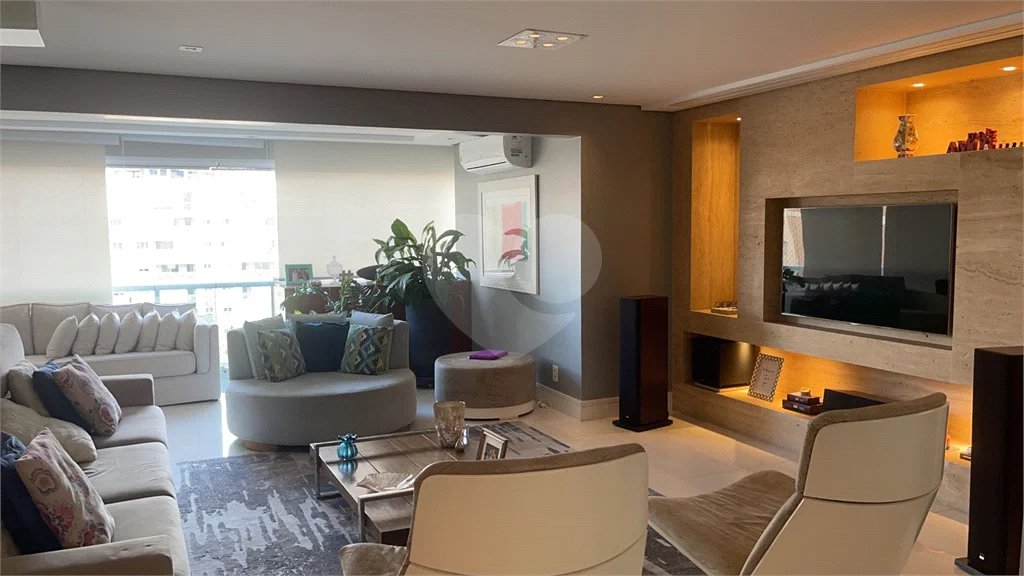 Apartamento na Mooca com 204 m² com vista maravilhosa, sendo 3 suítes e 4vagas.